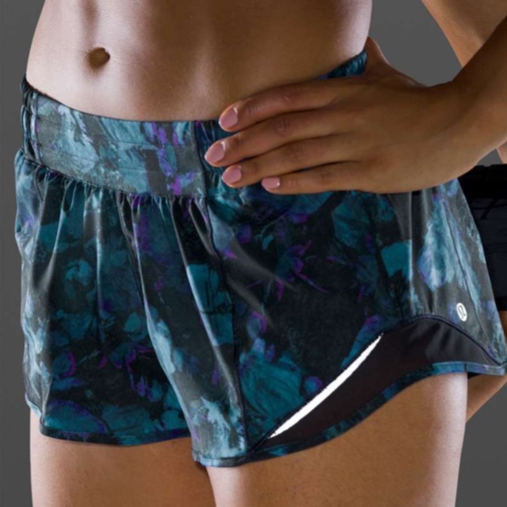 Lululemon polar shift Hotty hot short size 6
